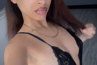 Sexy, Petite Temptation 😍🧩 New... - Image 2