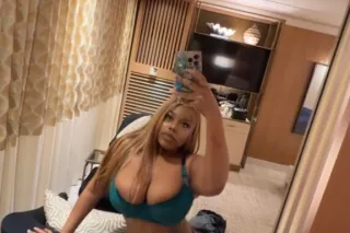 BUSTY PARTY GIRL😍🍭 - 23 - Image 1